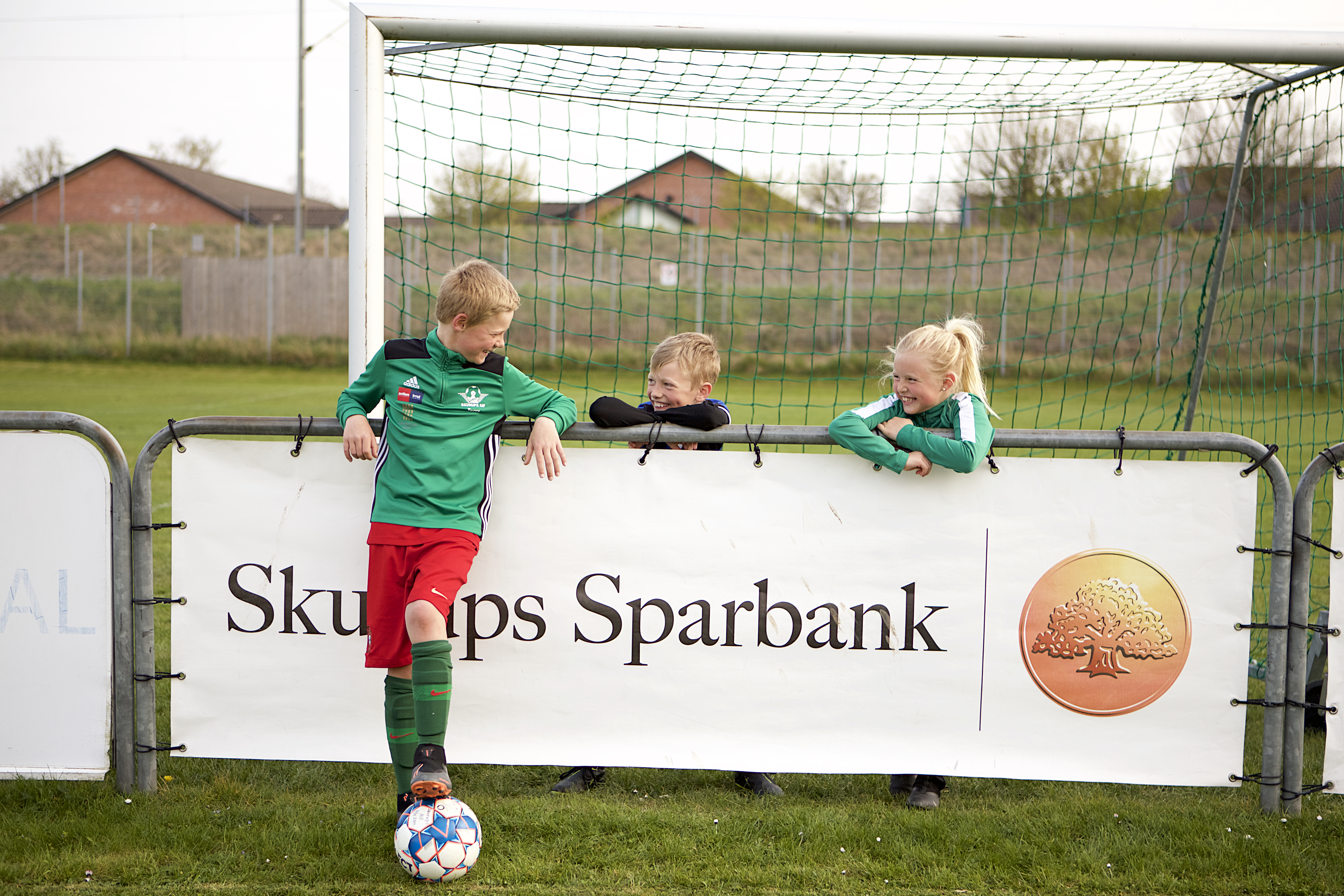 Fotbollsbarn snackar