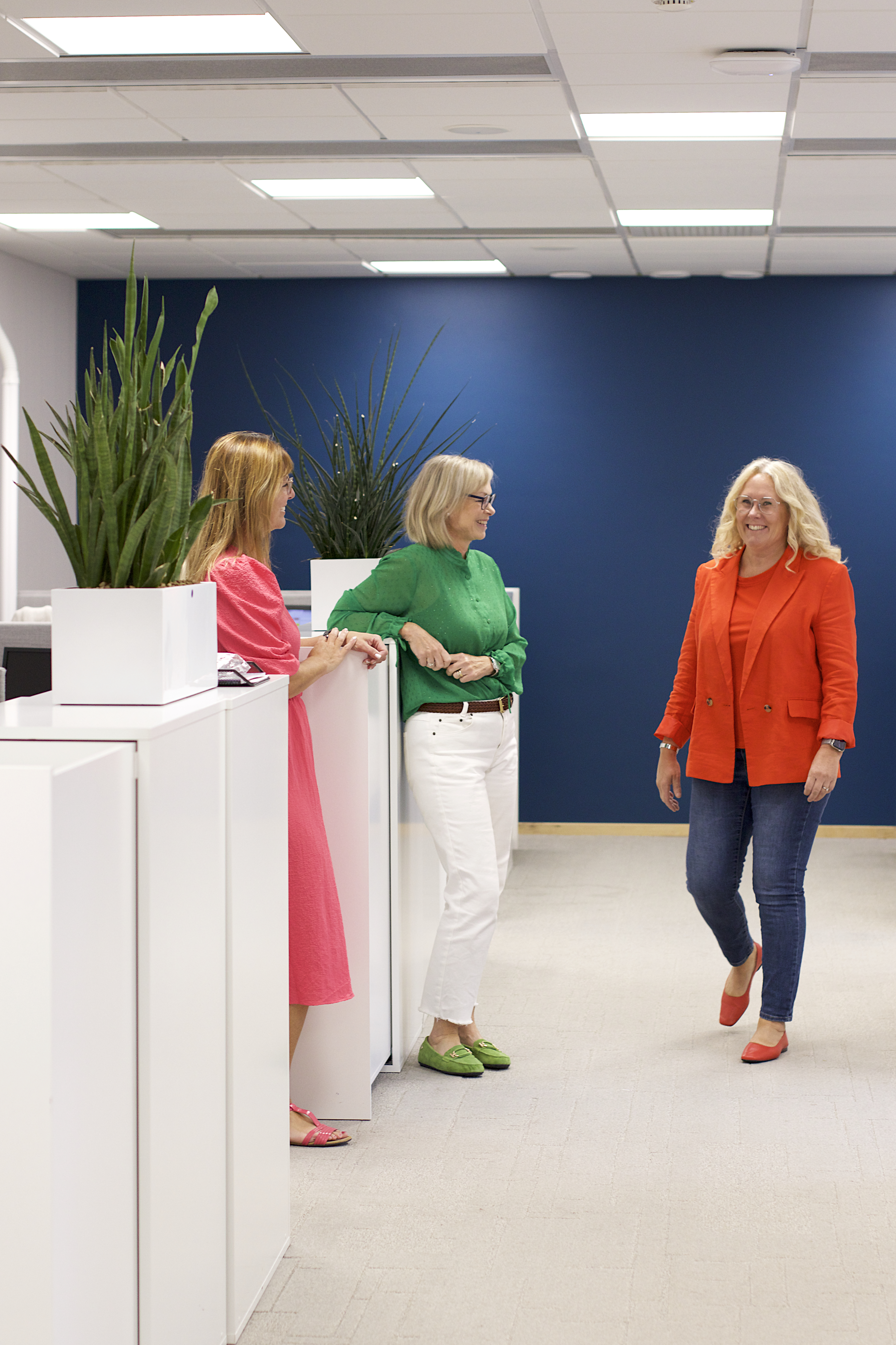 Personal pratar på kontoret